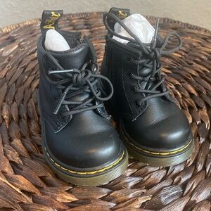 Dr Martens baby/walker leather lace up boots